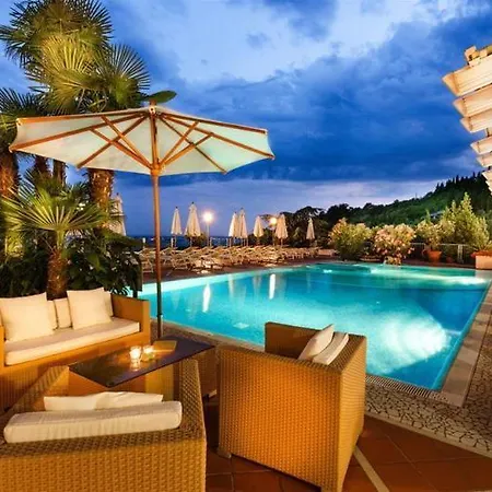 Madrigale Panoramic Lifestyle & Soulful 4* コステロマーノ