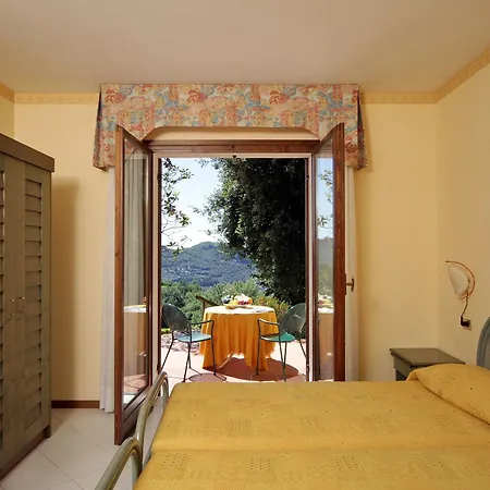 Madrigale Panoramic Lifestyle & Soulful 4* コステロマーノ