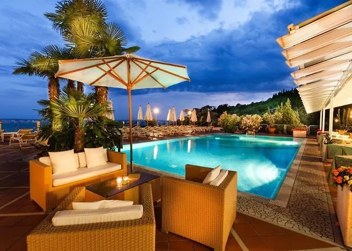 Madrigale Panoramic Lifestyle & Soulful 4* コステロマーノ