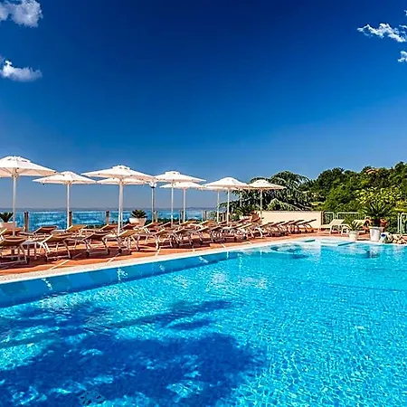 Hotel Madrigale Panoramic Lifestyle & Soulful Costermano