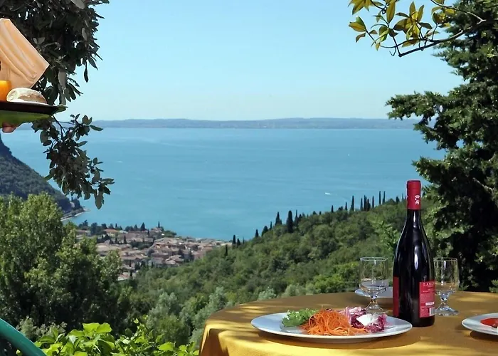 Отель Madrigale Panoramic Lifestyle & Soulful Костермано