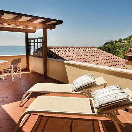 Madrigale Panoramic Lifestyle & Soulful 4* コステロマーノ